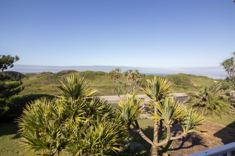 5 Bedroom Property for Sale in West Beach Eastern Cape